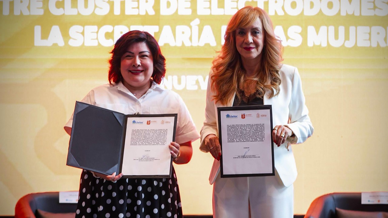 Yoelle Rojas, directora del CLELAC, y Graciela Buchanan, secretaria de las Mujeres, firmaron el protocolo AURA.