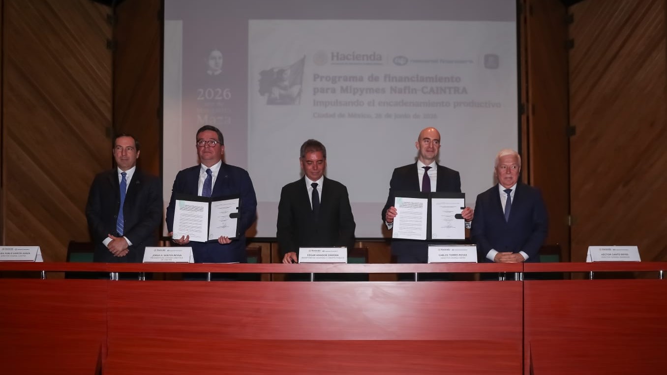 Directivos de Nafin, CAINTRA y la Secretaría de Hacienda firmaron un convenio para impulsar el financiamiento de las MiPymes en Nuevo León.