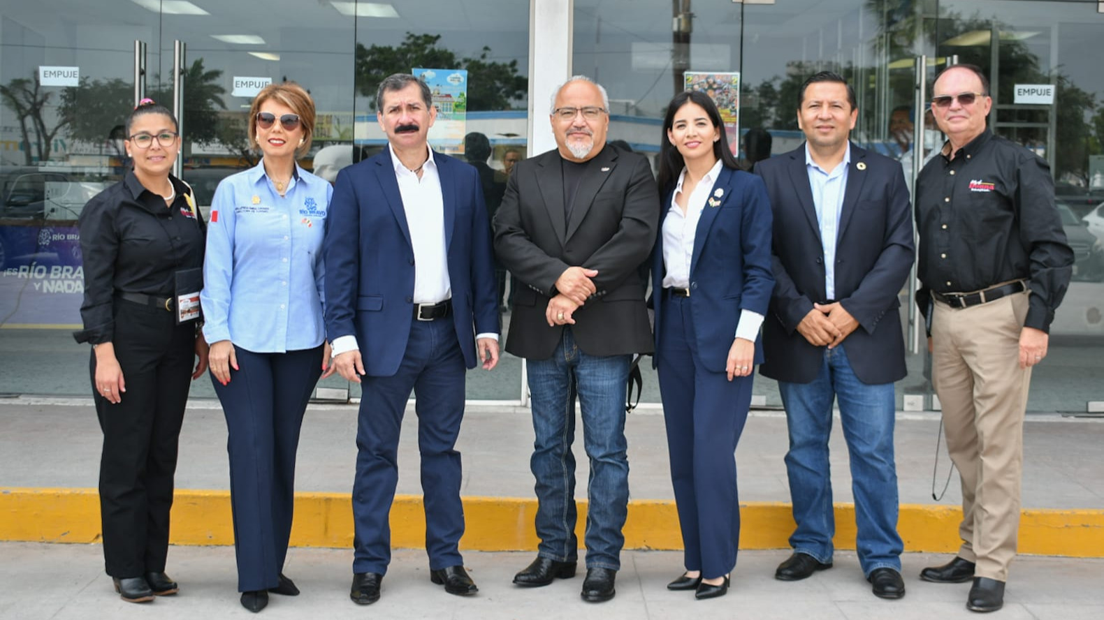 April Castañeda, Directora De Donna EDC; Leticia Garza Bravo, Dir. De Turismo en Río Bravo, Miguel Almaraz, Alcalde de Río Bravo; David Moreno, Mayor de Donna, Texas; Fatima Ontiveros, Directora de Desarrollo Industrial en Río Bravo; Enrique Ramos, Vicepresidente de delegaciones CANACINTRA; Jesús Reyna, City Manager de Donna, Texas.