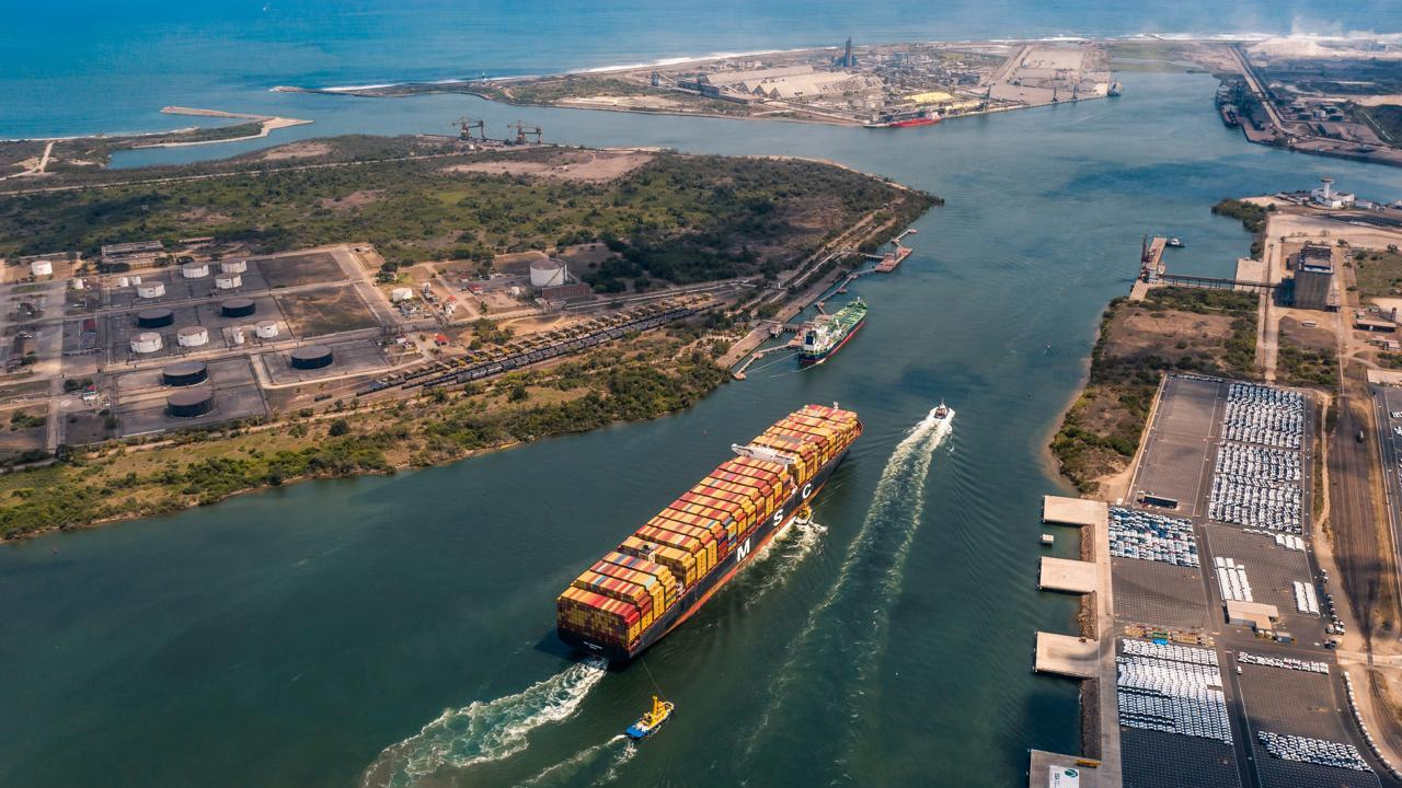 Puerto Lázaro Cárdenas crece 21% y supera 13 millones de toneladas en los primeros cinco meses de 2026