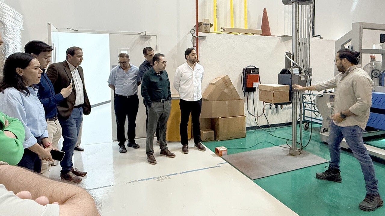 La visita permitió conocer laboratorios y procesos para el desarrollo y validación de empaques, embalajes y soluciones logísticas.