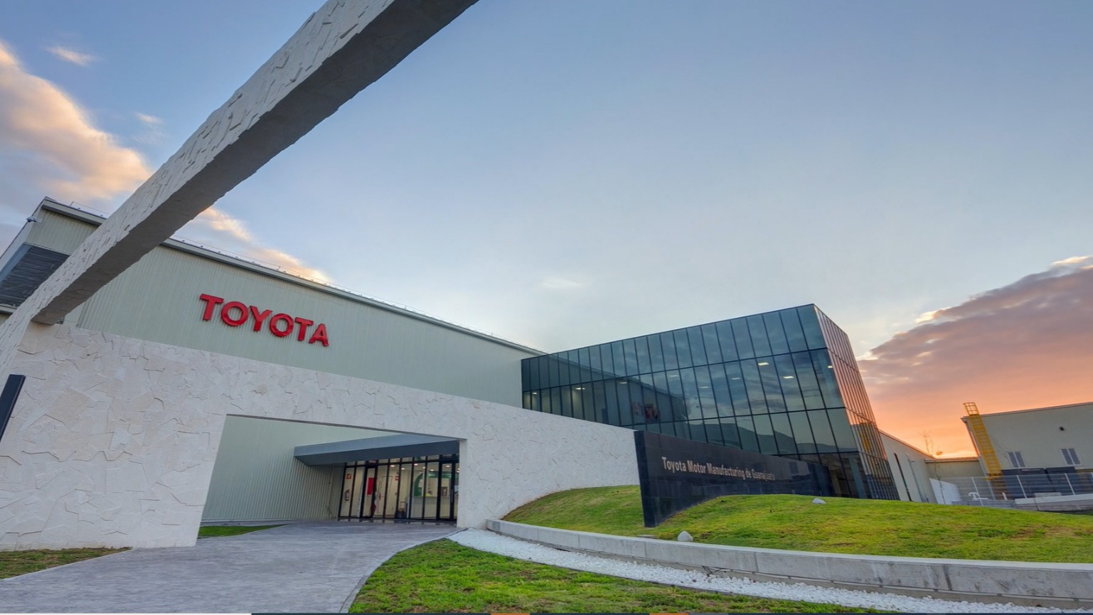 Toyota reutiliza hasta 80% del agua en su planta de Guanajuato y acelera metas de descarbonización