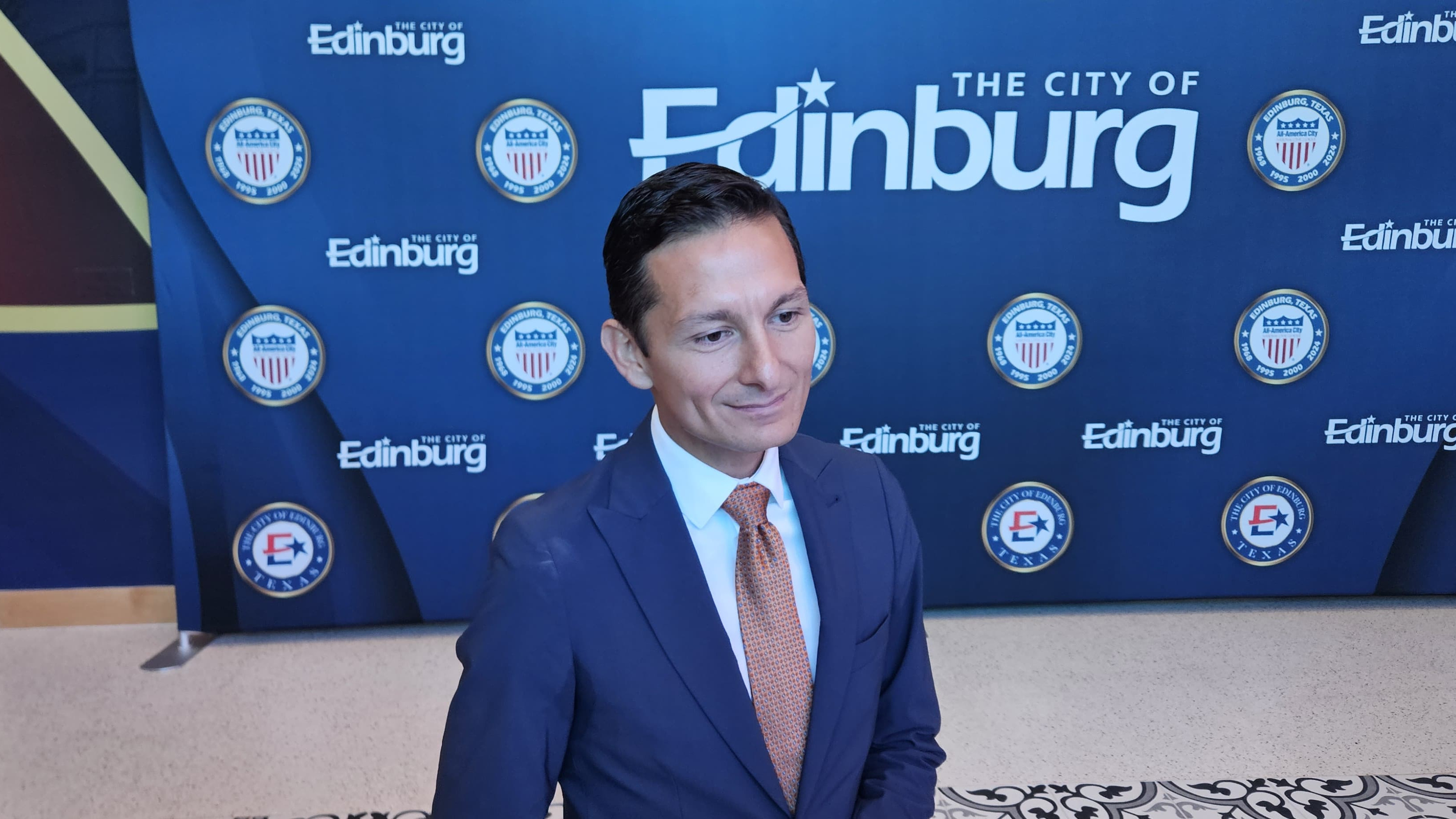Mayor de Edinburg, Omar Ochoa.