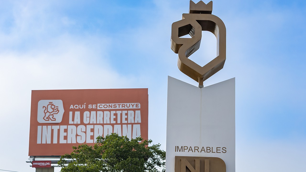 La Carretera Interserrana facilitará el flujo eficiente del transporte de carga, reduciendo tiempos y costos para el sector industrial.