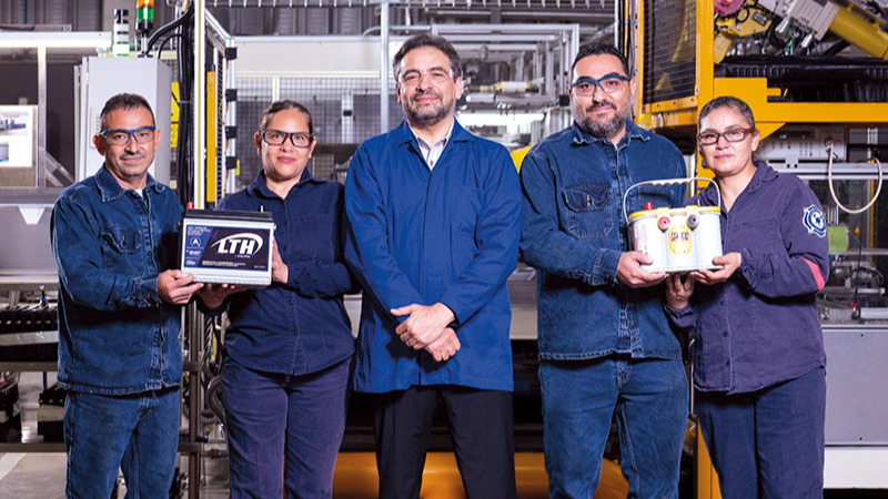 La operación de Clarios en México emplea alrededor de 4,800 colaboradores y abastece tanto al mercado nacional como a Estados Unidos, Centroamérica y otros países de la región