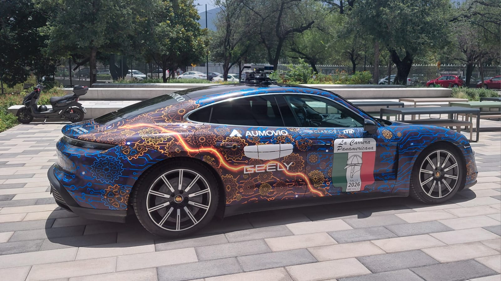 "El Fantástico" es el Porsche modificado por talento local que busca conquistar La Carrera Panamericana con tecnología autónoma.