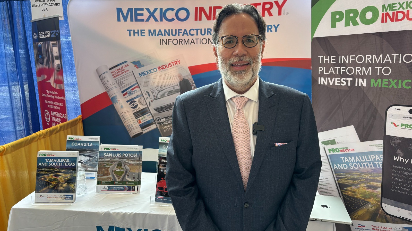 Daniel Covarrubias, director del Texas Center de Texas A&M International University (TAMIU).