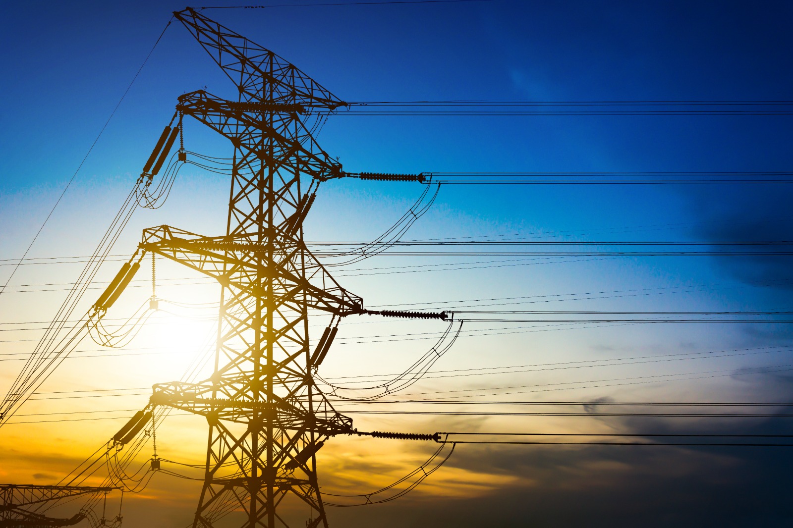 Con una inversión conjunta de 10 mil millones de pesos, CFE y el Gobierno de Nuevo León fortalecerán la infraestructura eléctrica para acompañar la expansión de polos industriales como Pesquería y Colombia.