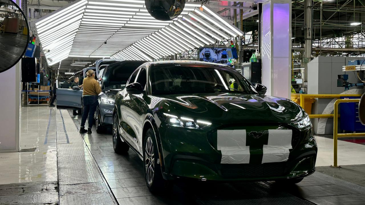 México rompe récord de ventas de autos y electrificados crecen 61.9% en julio
