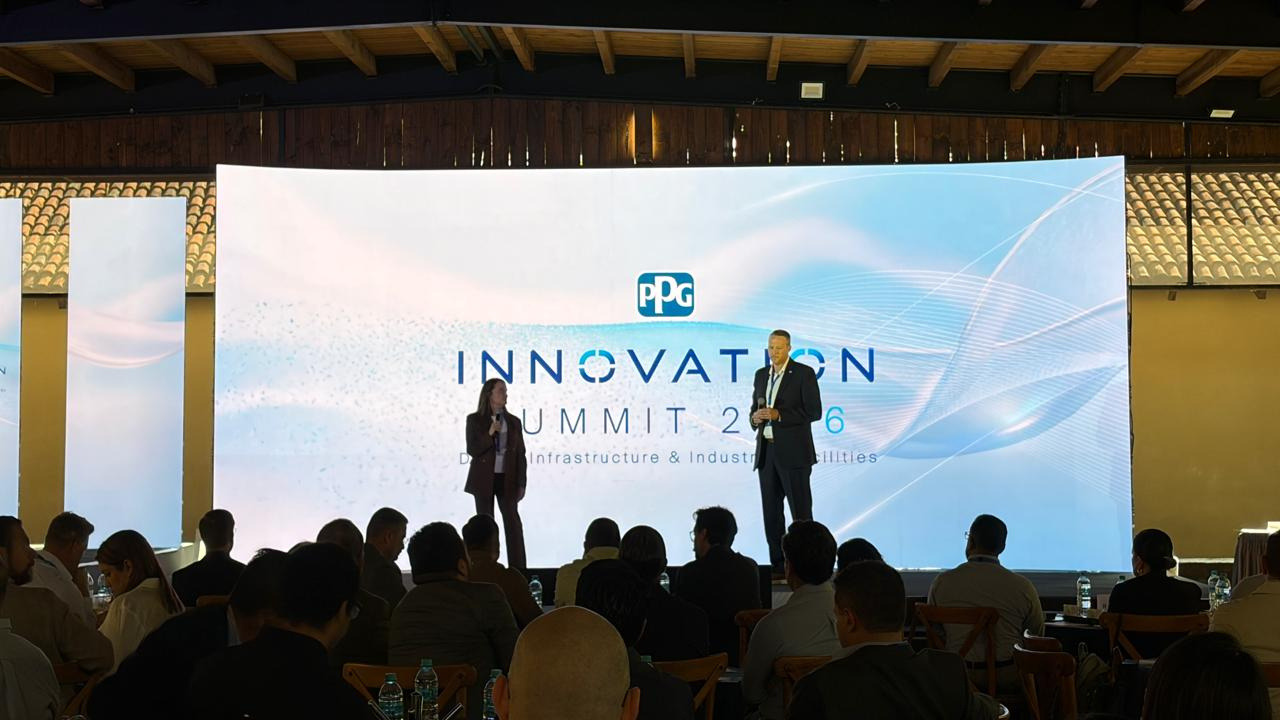 Jennifer Solaz, Vicepresidenta Americas Protective & Marine Coatings PPG y Preston Whittintong, Director de Desarrollo de Negocios Coating Services