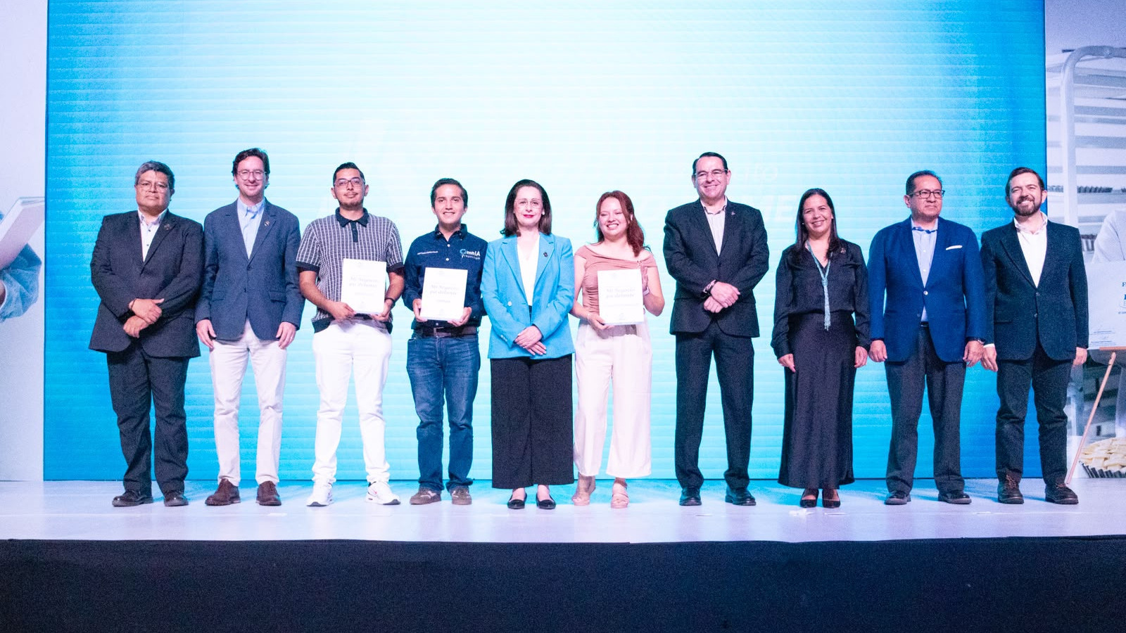 Guanajuato entregó maquinaria, herramientas y mobiliario a 60 proyectos universitarios de 18 instituciones educativas y 20 municipios.