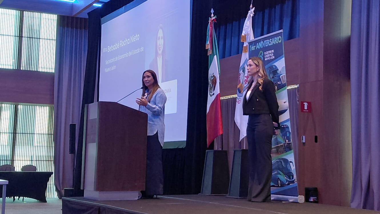 Betsabé Rocha, secretaria de Economía de Nuevo León, destacó que la logística es un eje transversal e indispensable para la competitividad de todos los clústeres industriales del estado.