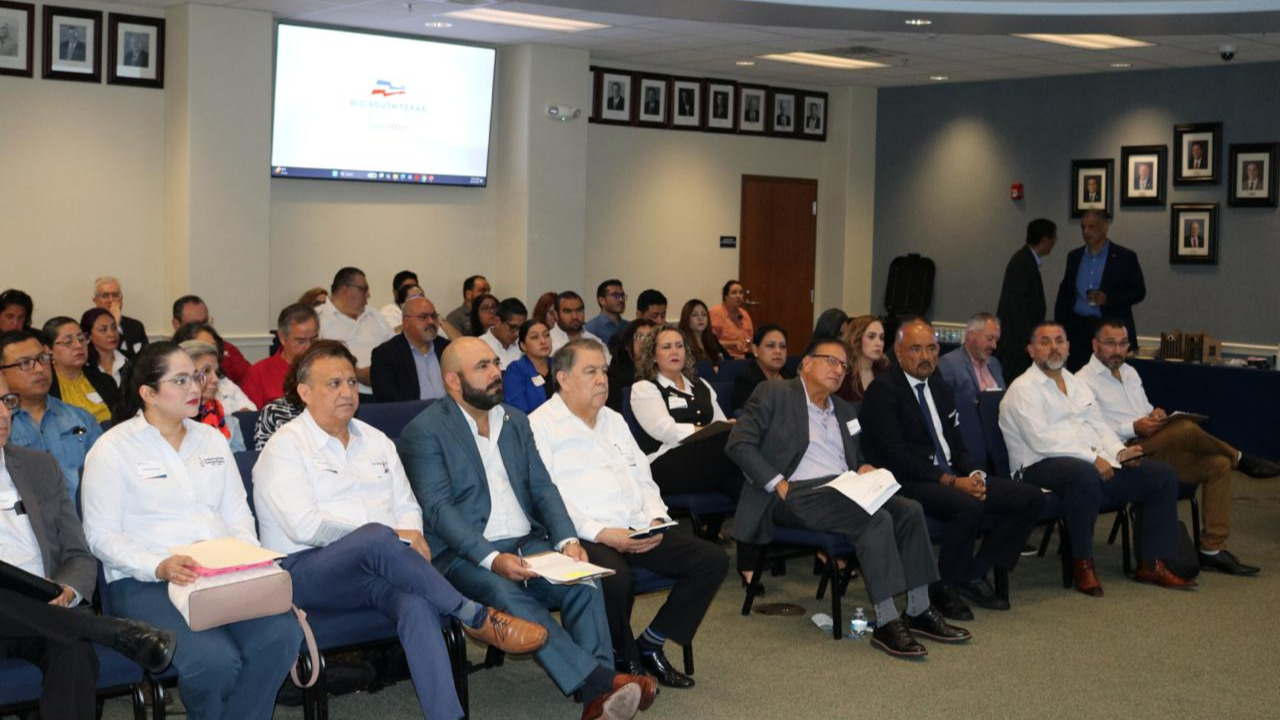 Directivos y representantes de las difetentes instituciones de educación superior en el norte de Tamaulipas y el sur de Texas participaron en el evento.