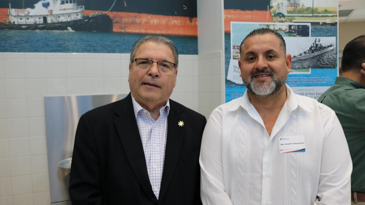 Guillermo Rico, Director de Desarrollo de Negocios en el Puerto de Brownsville y Gerardo Contreras, Rector de la Universidad ITCC