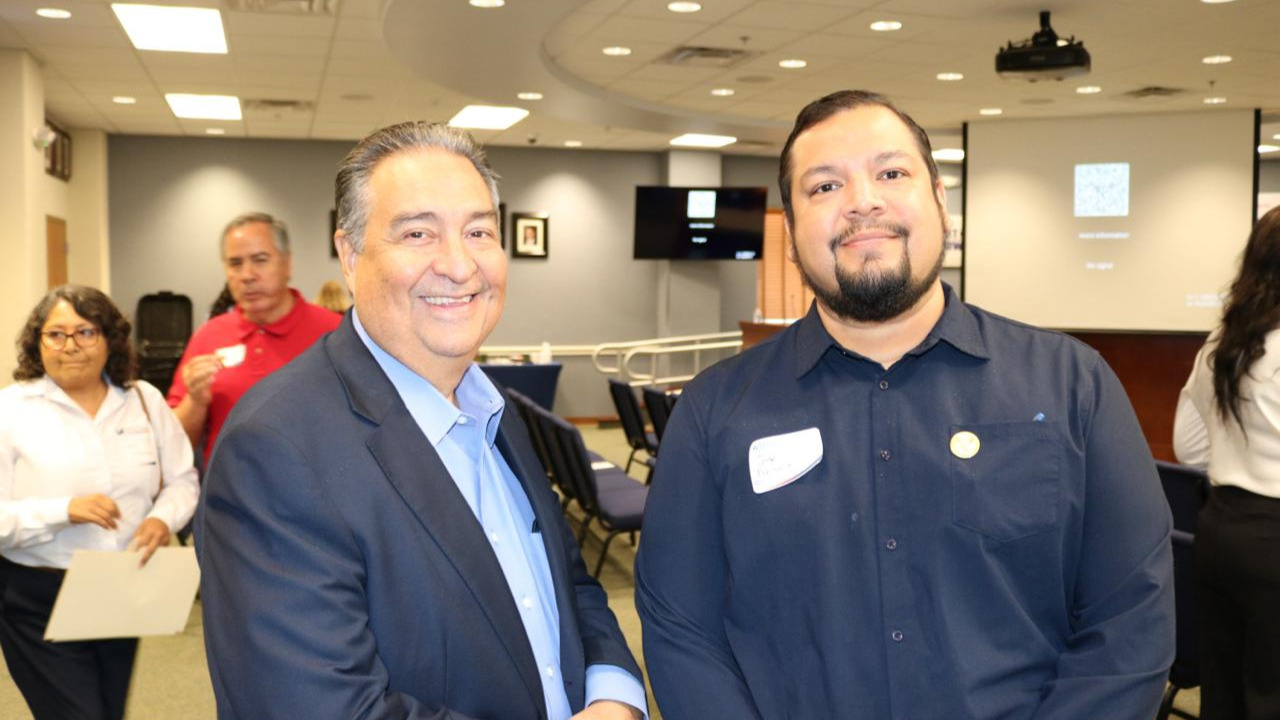 Adam Gonzalez, CEO de COSTEP y Jorge Espíndola de la UAT Reynosa Rodhe
