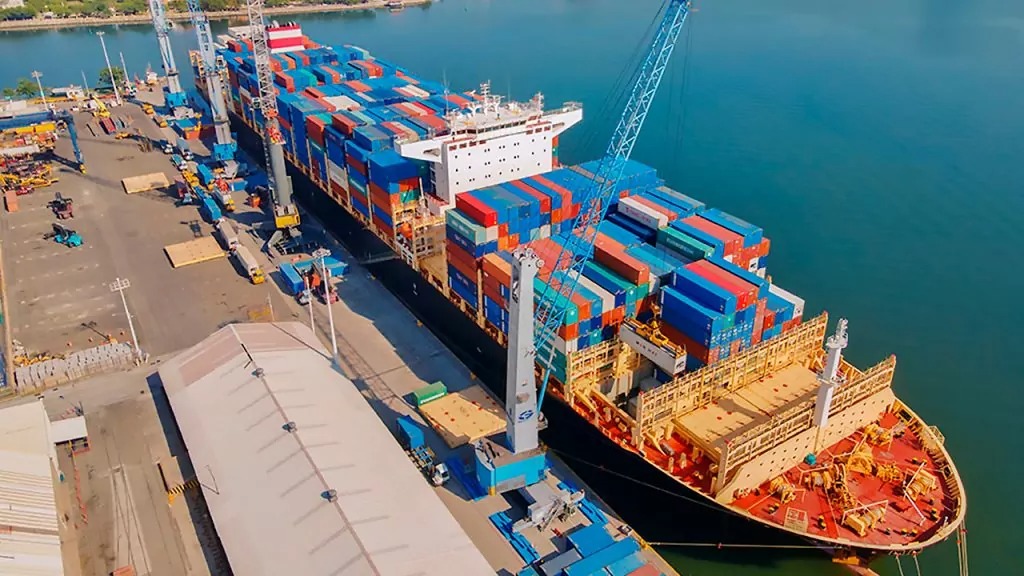 Puerto de Manzanillo moviliza 2.8 millones de TEUs y crece 11% entre enero y agosto