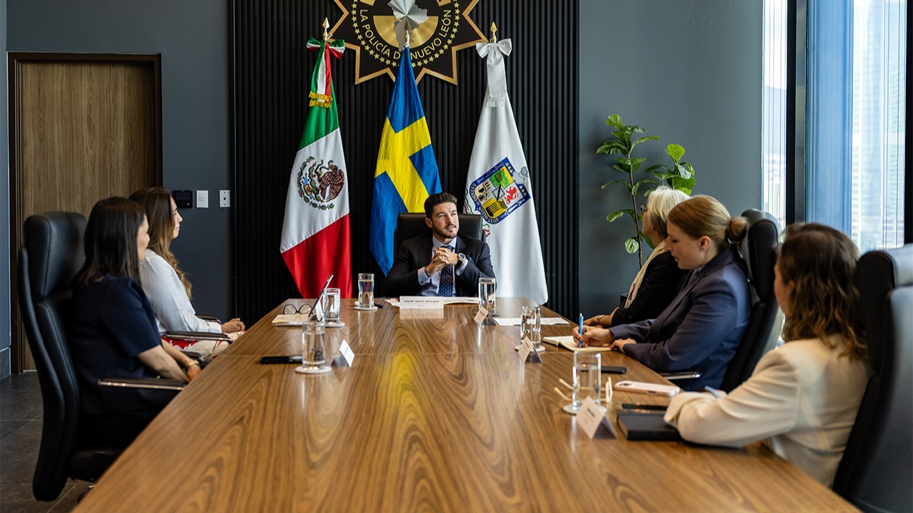 Autoridades estatales y representantes del gobierno sueco evaluaron ampliar y la conectividad aérea con Estocolmo.
