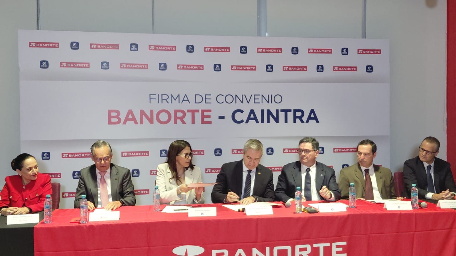 Mediante nuevos esquemas ágiles y condiciones preferenciales, la banca busca simplificar el acceso a créditos y reducir los obstáculos administrativos para el sector Pyme.