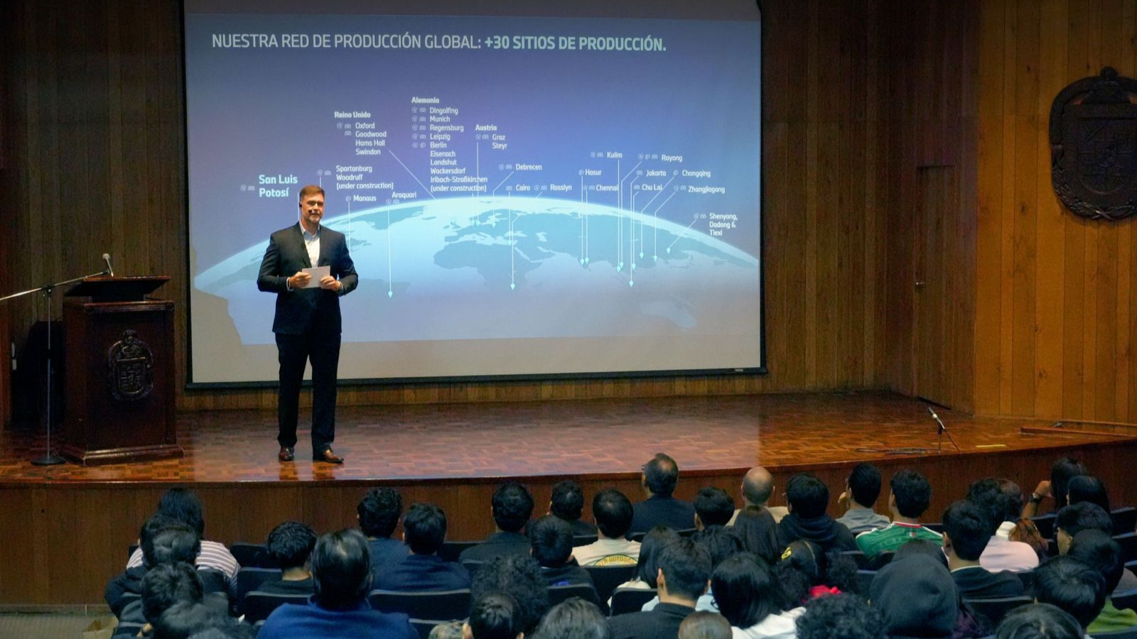 ¿Qué necesita el ingeniero del futuro? BMW lleva la conversación a la UASLP