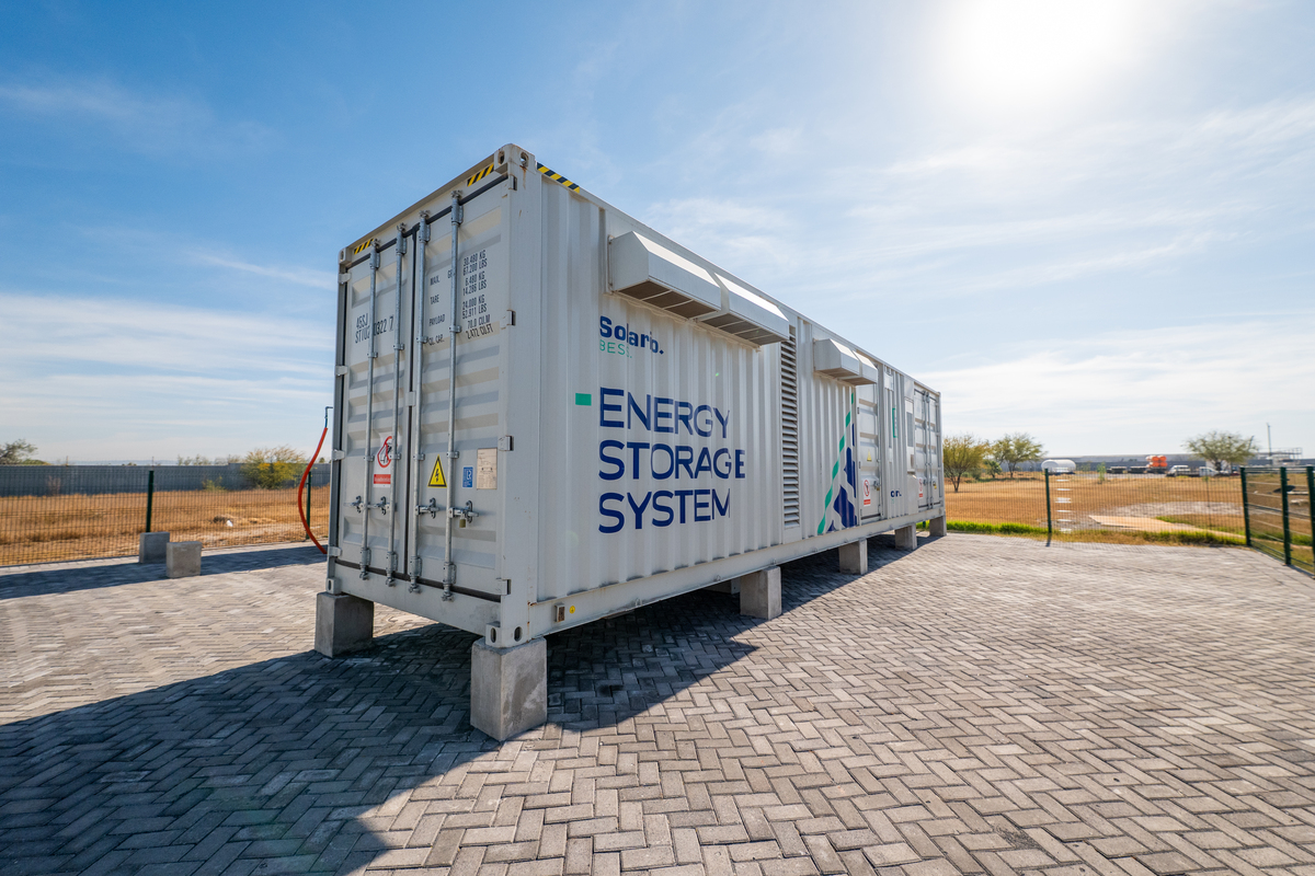 Soluciones energéticas para la industria: suministro, energía solar y BESS