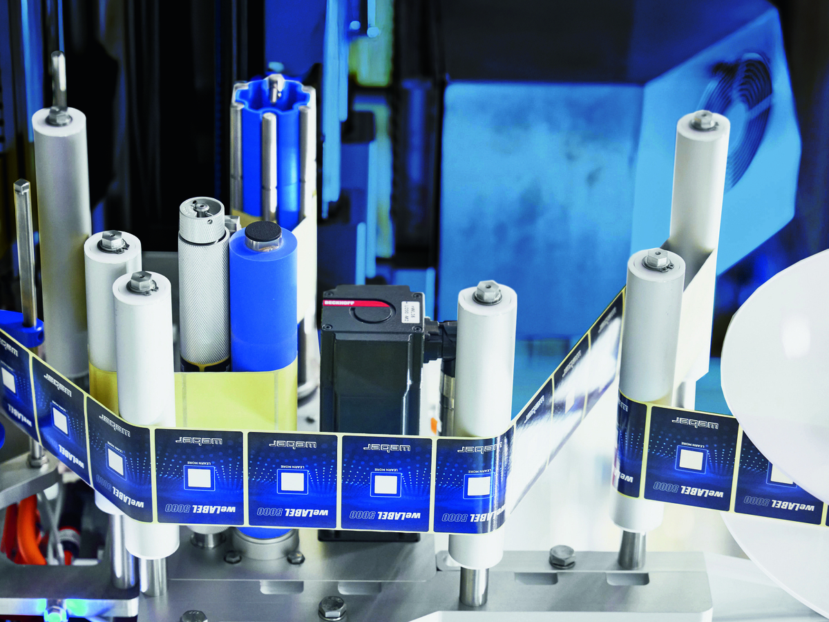 Tecnología servo compacta optimiza el etiquetado de alimentos